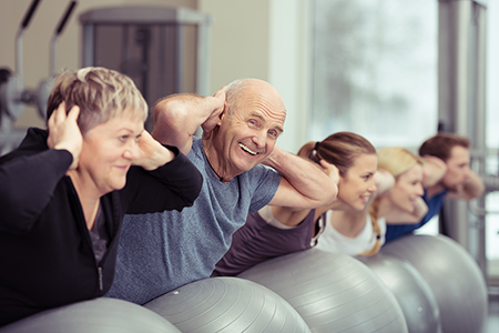 Exciting News for Your Health Hub – Health and Fitness Studio senior macht sport in der gruppe